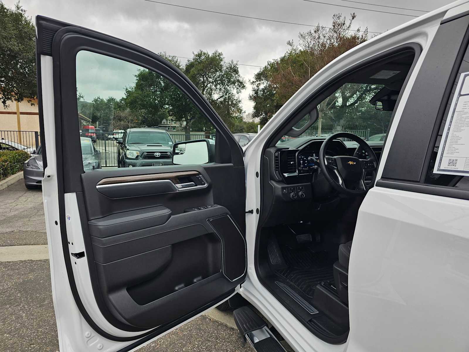 Used 2025 Chevrolet Silverado 1500 LT w/ Convenience Package II image 19