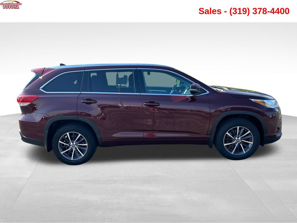 Used 2017 Toyota Highlander XLE w/ Carpet Mat Package AWD/4WD image 6