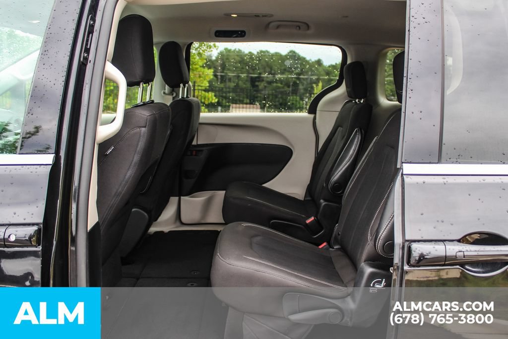Used 2023 Chrysler Voyager LX FWD image 11