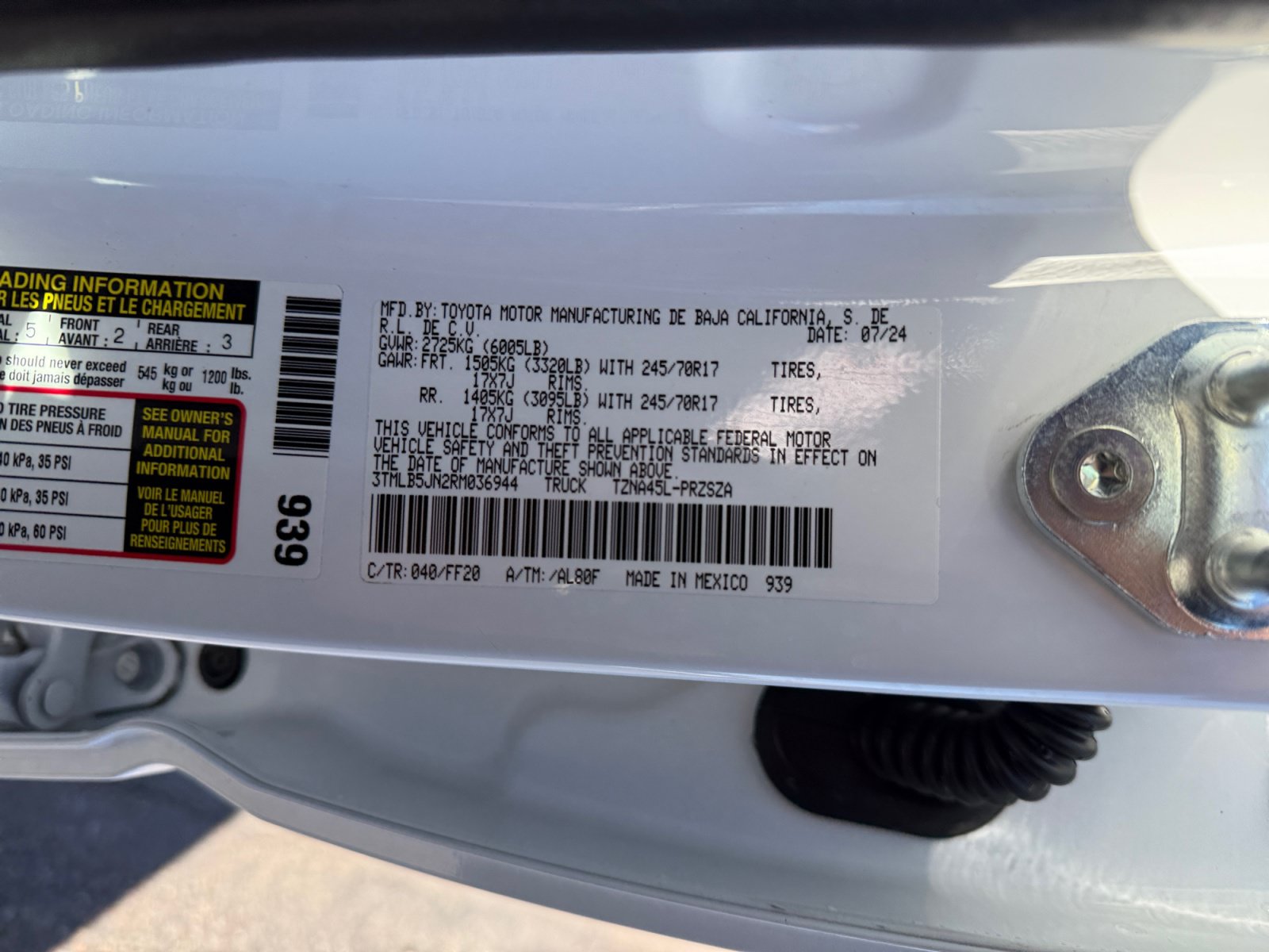 Used 2024 Toyota Tacoma SR5 AWD/4WD image 33
