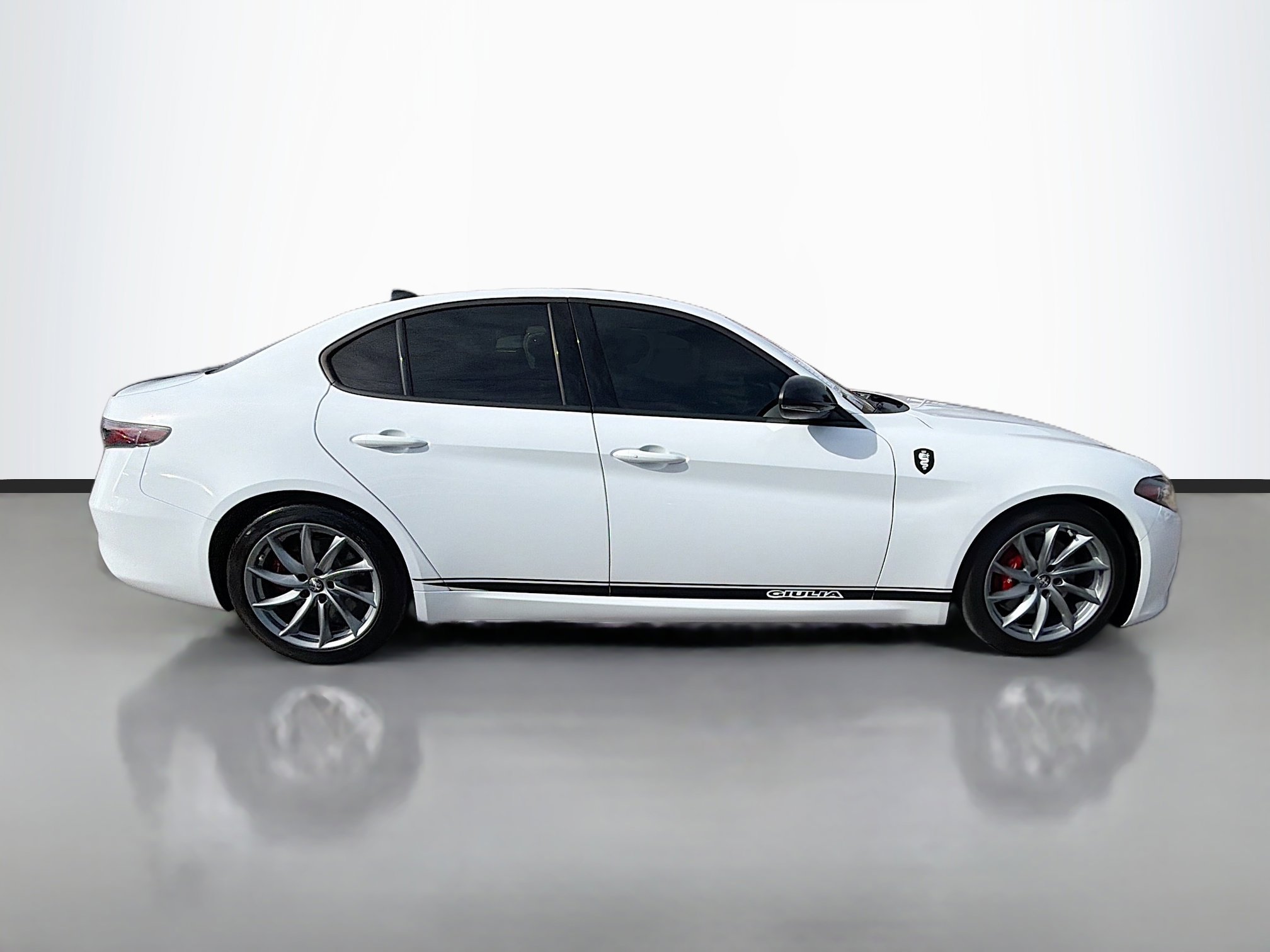 Used 2024 Alfa Romeo Giulia Sprint image 2