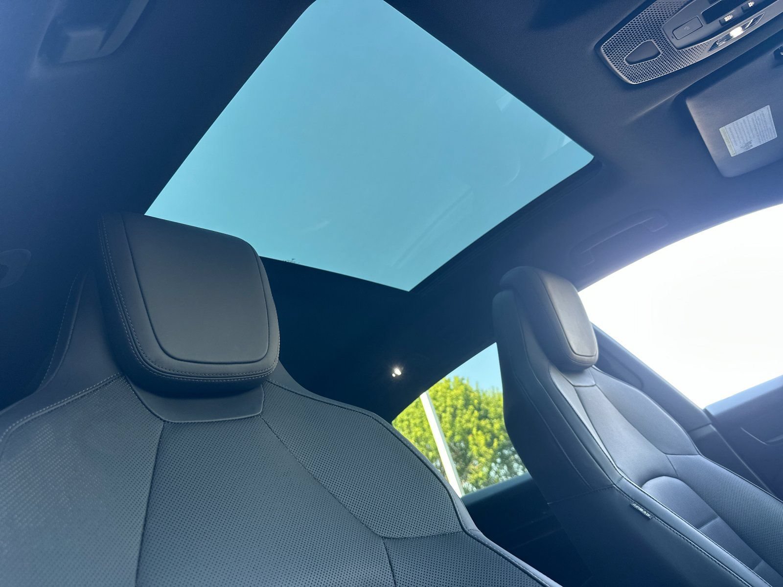 Certified 2025 Porsche Macan Electric RWD image 18