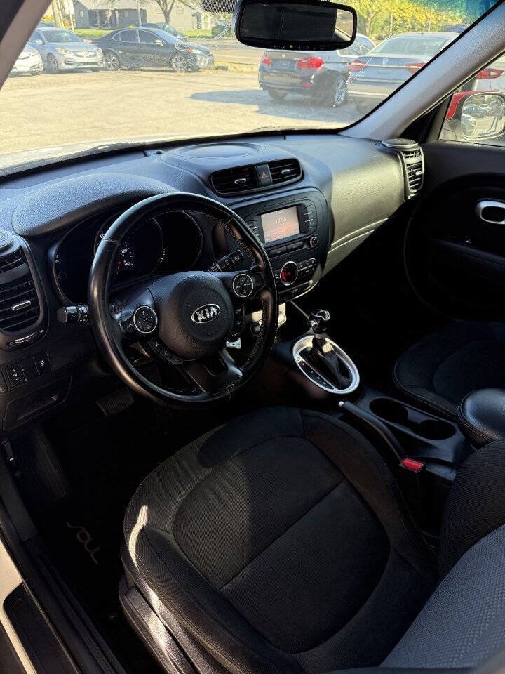 Used 2017 Kia Soul + w/ Designer's Package FWD image 11