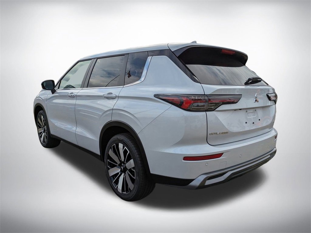 New 2025 Mitsubishi Outlander SE image 6