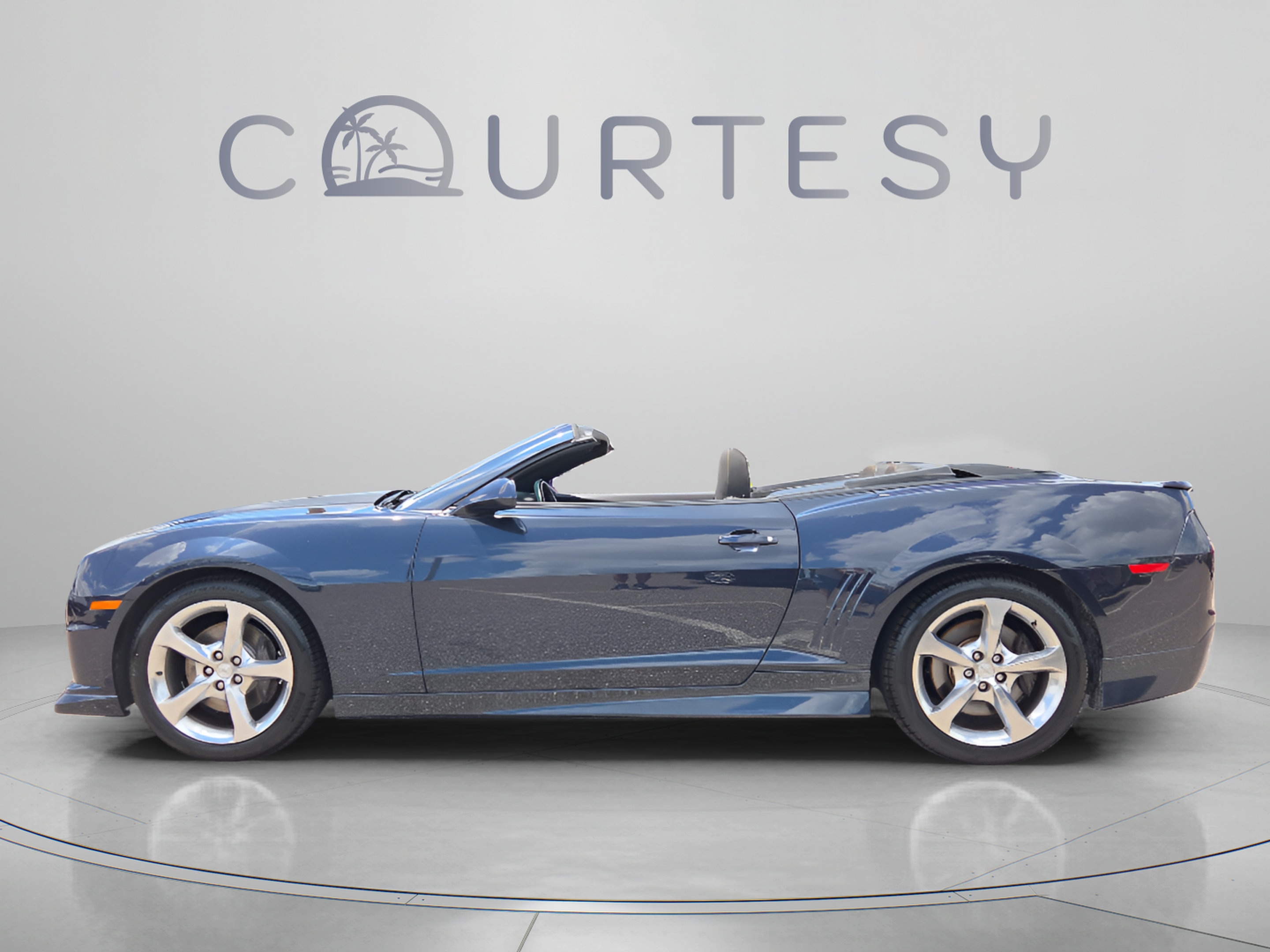 Used 2013 Chevrolet Camaro SS RWD image 2