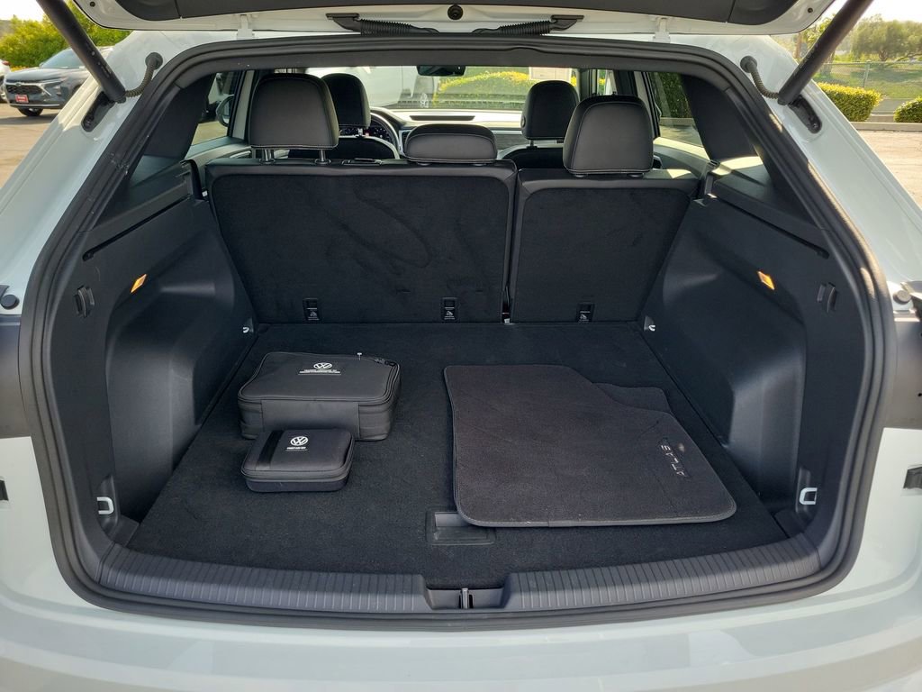 Used 2023 Volkswagen Atlas Cross Sport SE w/ Black Wheel Package image 24