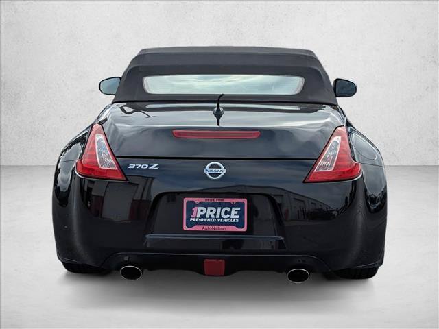 Used 2018 Nissan 370Z Touring RWD image 6