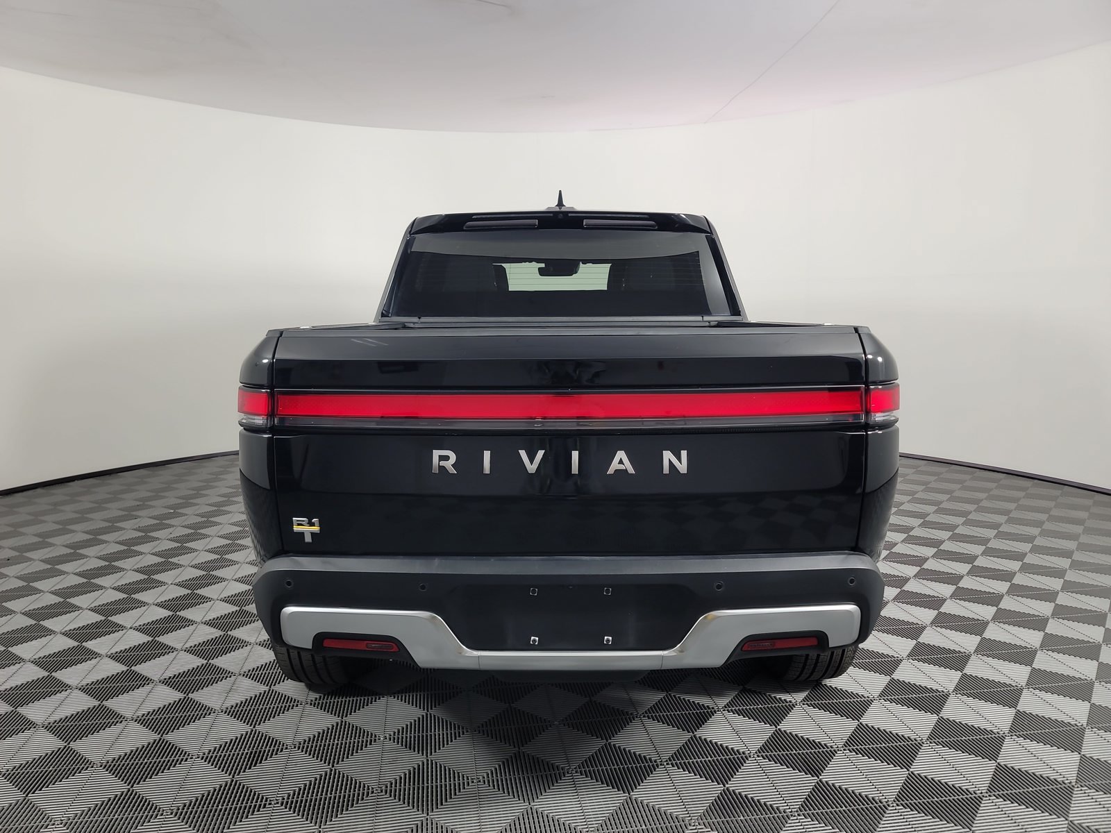 Used 2023 Rivian R1T Adventure Quad AWD/4WD image 4