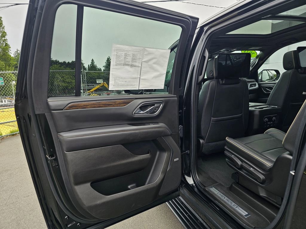 Used 2021 Chevrolet Suburban Premier AWD/4WD image 18