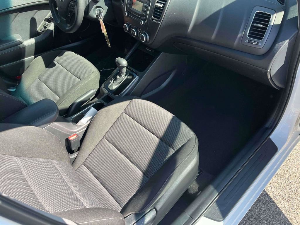 Used 2017 Kia Forte LX image 10