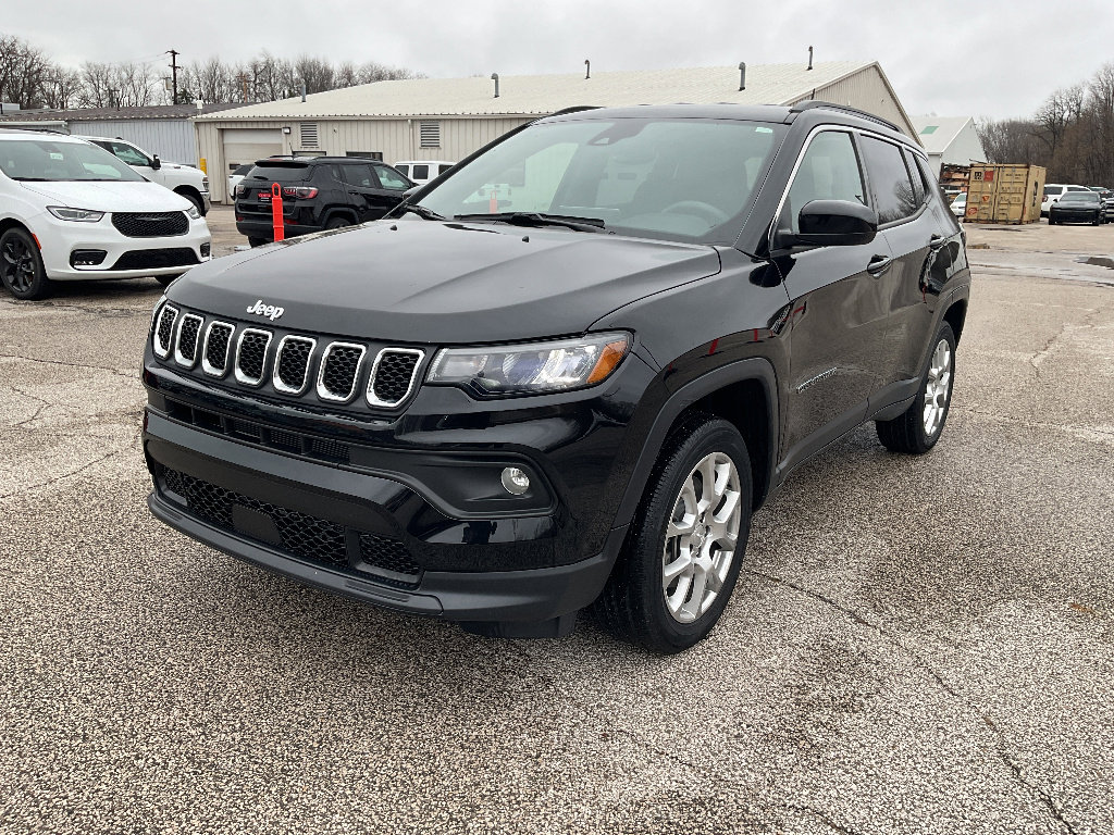 Used 2023 Jeep Compass Latitude AWD/4WD image 3
