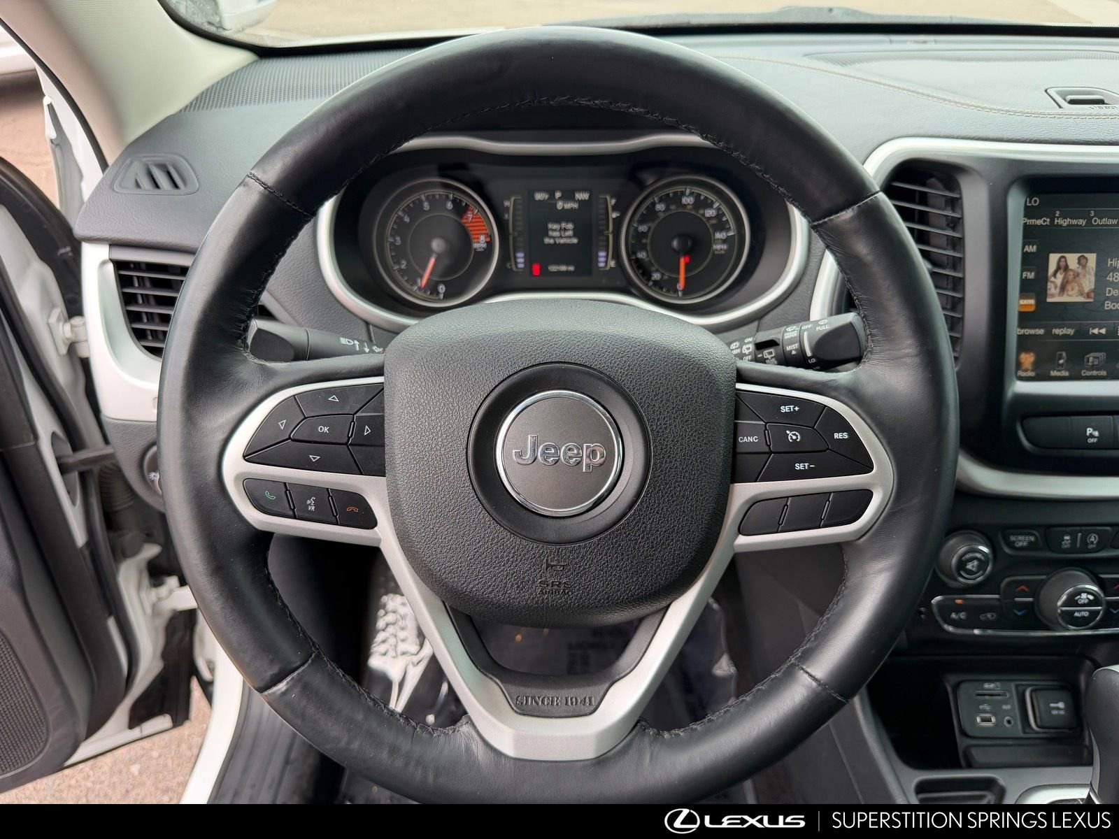 Used 2018 Jeep Cherokee Latitude Plus w/ Comfort/Convenience Group FWD image 20