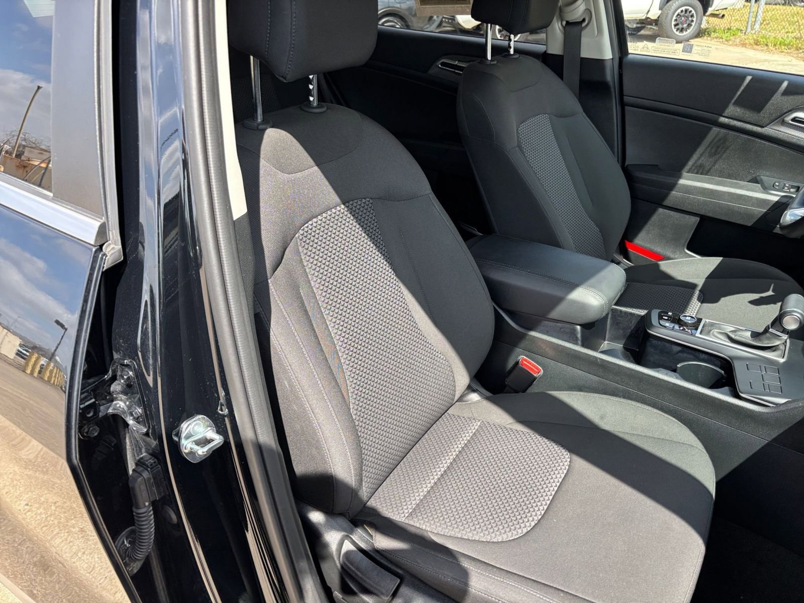 Used 2025 Kia Sportage LX image 35