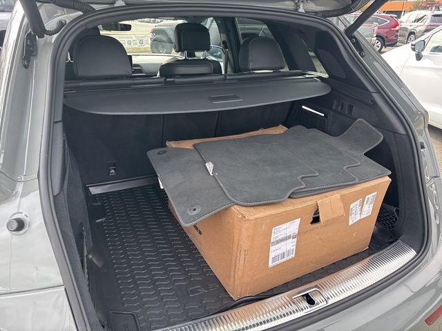 Used 2020 Audi SQ5 Premium Plus w/ Premium Plus Package image 18