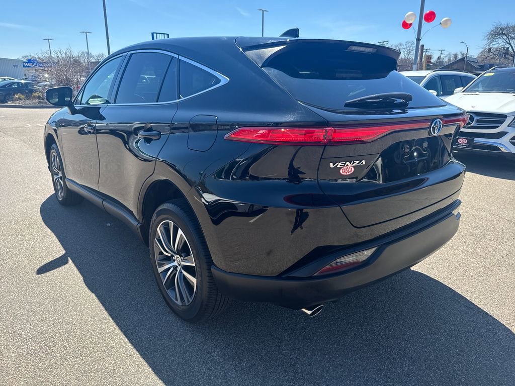 Used 2023 Toyota Venza LE AWD/4WD image 5