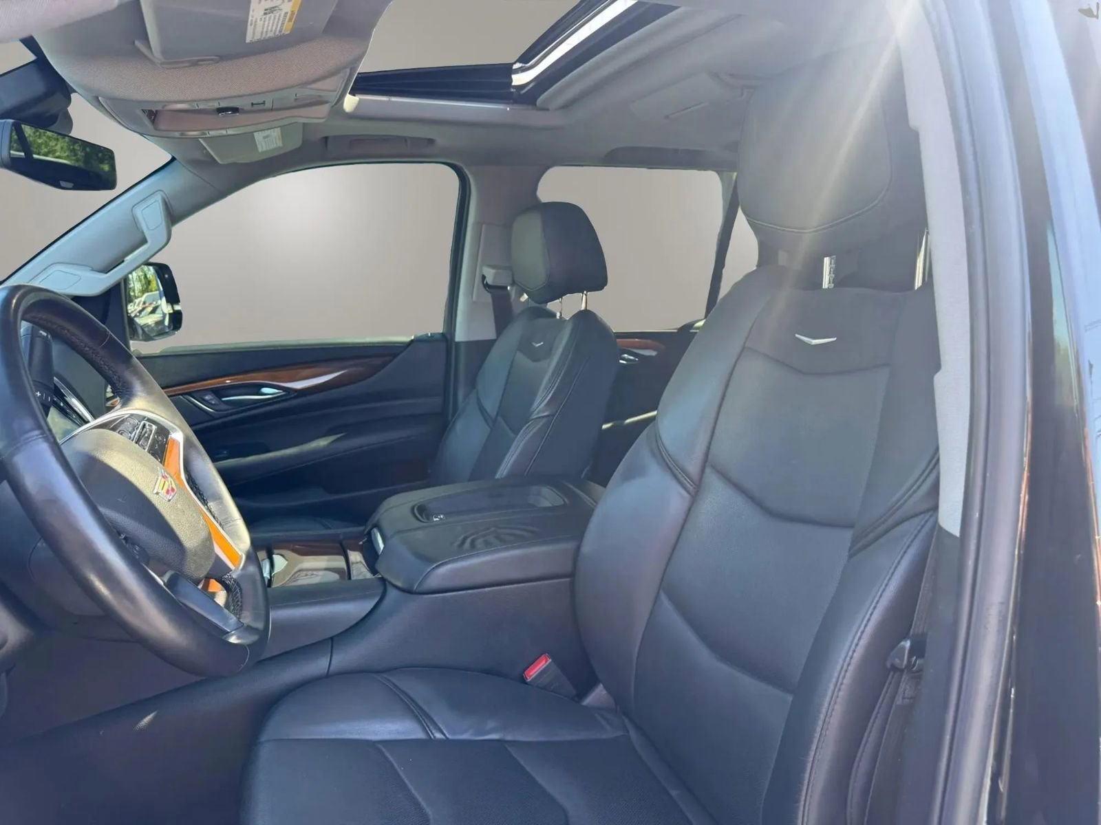 Used 2018 Cadillac Escalade Luxury AWD/4WD image 14