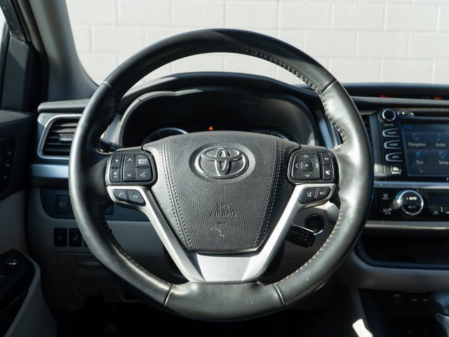 Used 2019 Toyota Highlander Limited Platinum image 24