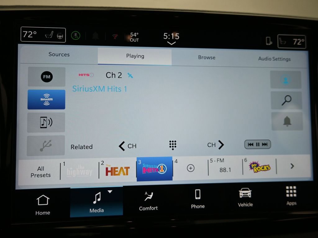 Used 2025 Chrysler Pacifica Select image 20