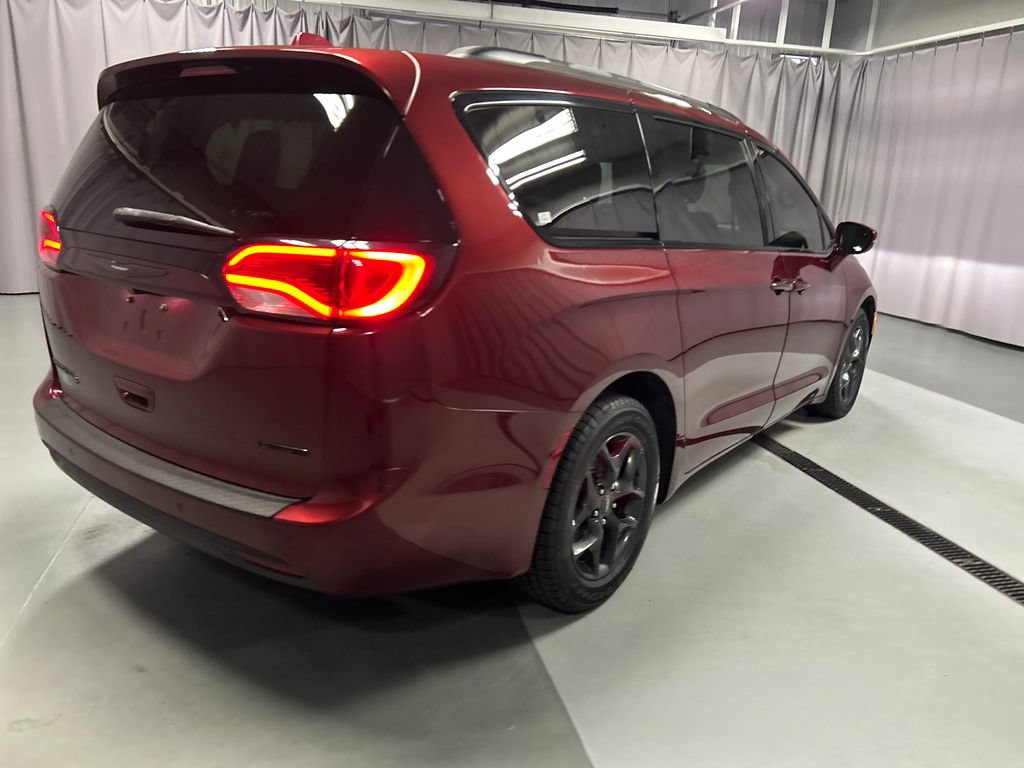 Used 2019 Chrysler Pacifica Limited w/ S Appearance Package FWD image 7