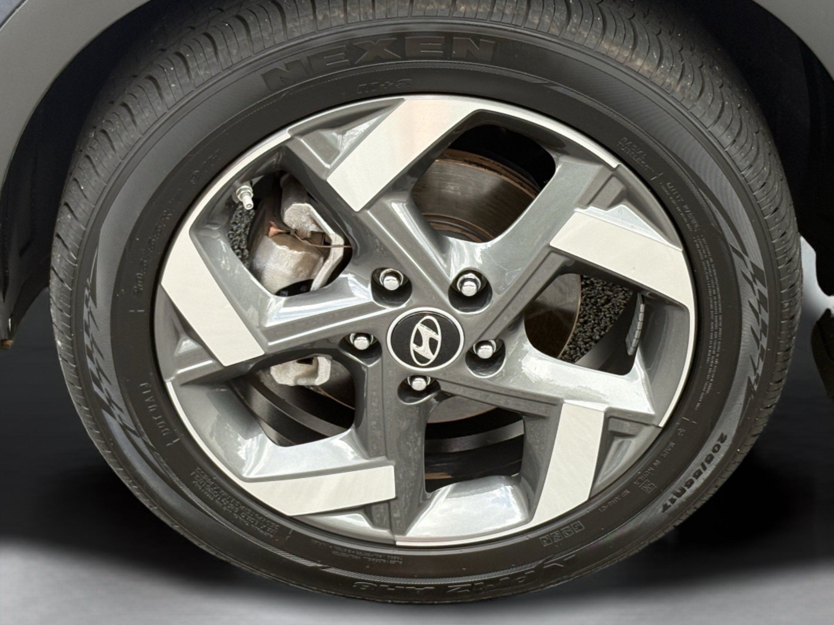 Certified 2025 Hyundai Venue Limited FWD image 27