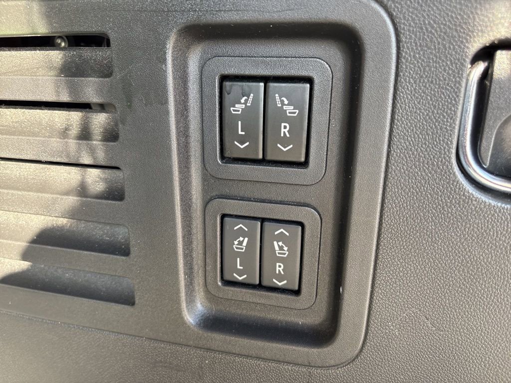 Used 2024 Chevrolet Traverse RS image 13