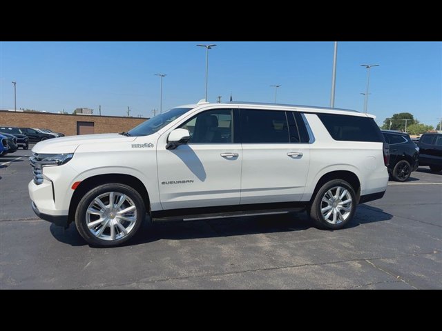 Certified 2023 Chevrolet Suburban High Country AWD/4WD image 5
