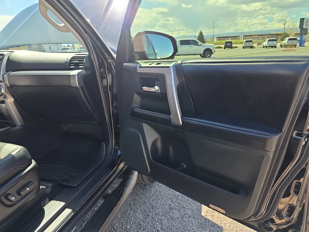 Used 2015 Toyota 4Runner SR5 Premium image 32