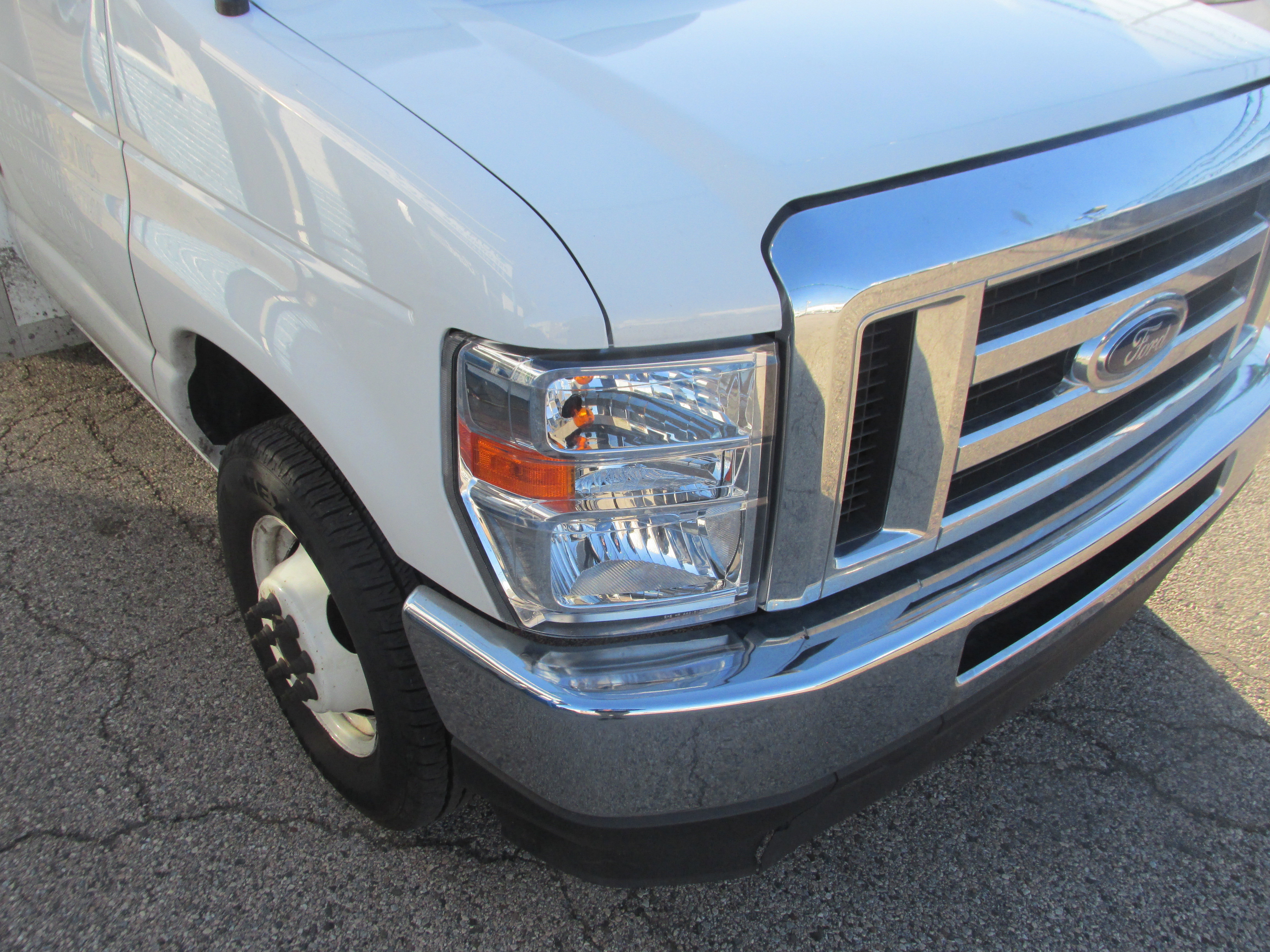 Used 2024 Ford E-350 and Econoline 350 Super Duty w/ Power Windows & Locks Group RWD image 9