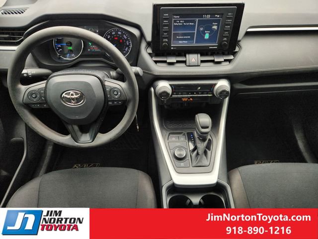 Used 2021 Toyota RAV4 LE image 27