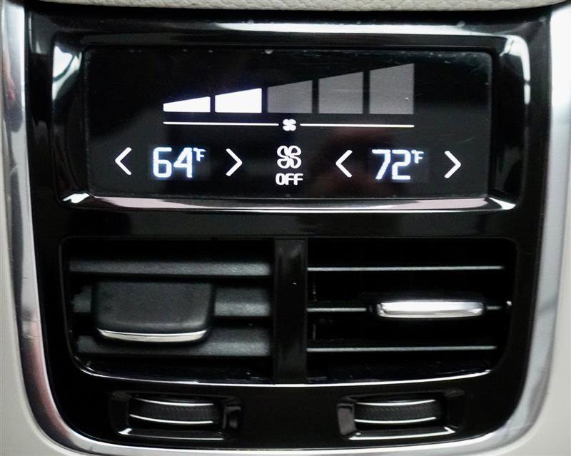 Used 2016 Volvo XC90 T6 Momentum image 26