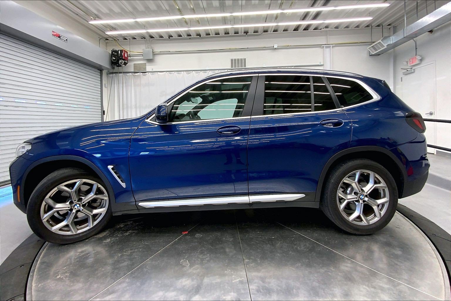 Used 2023 BMW X3 xDrive30i w/ Premium Package AWD/4WD image 2