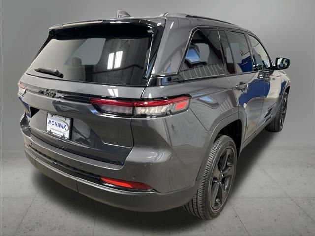 Used 2023 Jeep Grand Cherokee Altitude AWD/4WD image 5