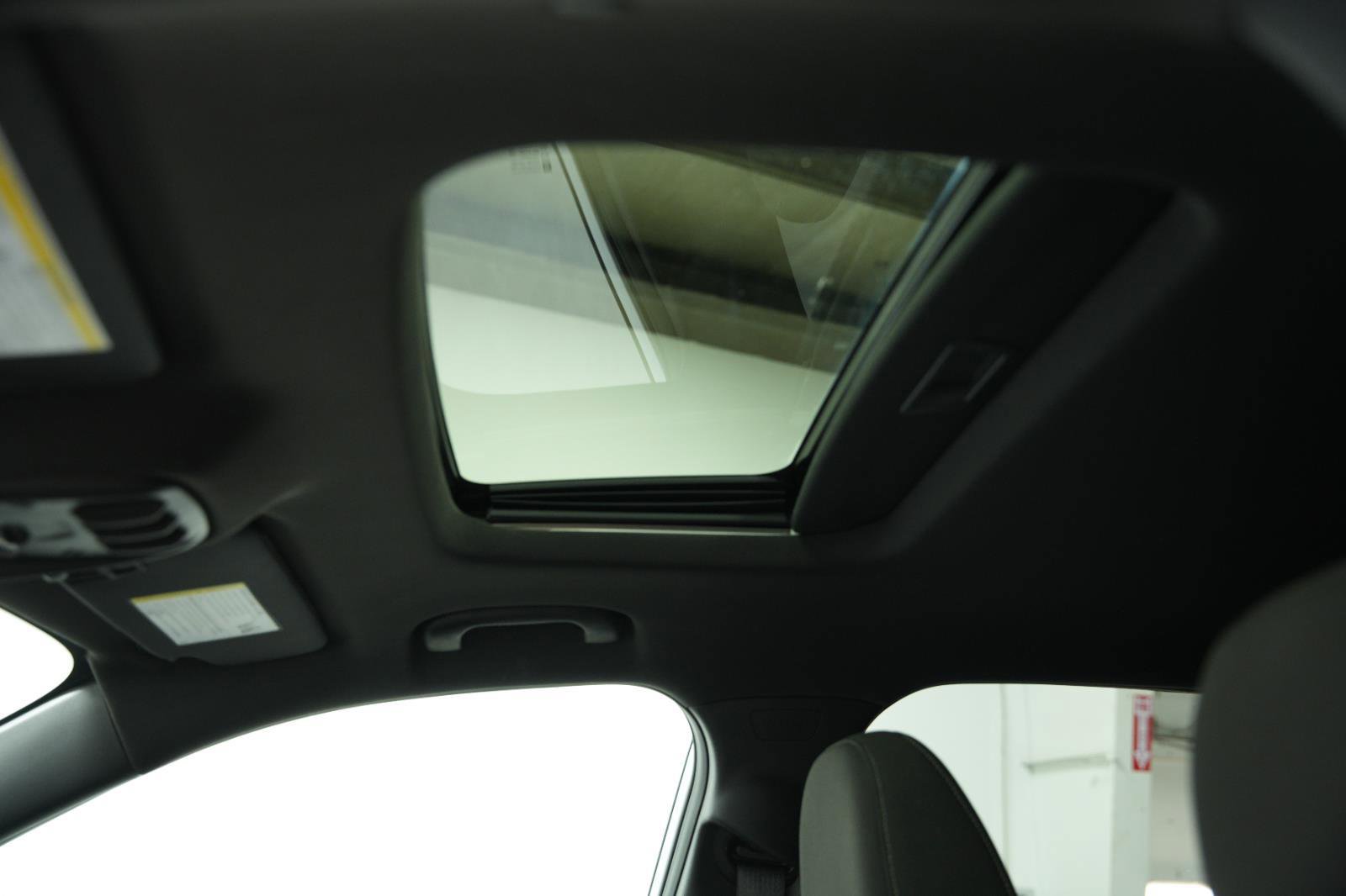 Used 2024 Chevrolet Trax RS w/ Sunroof Package FWD image 43