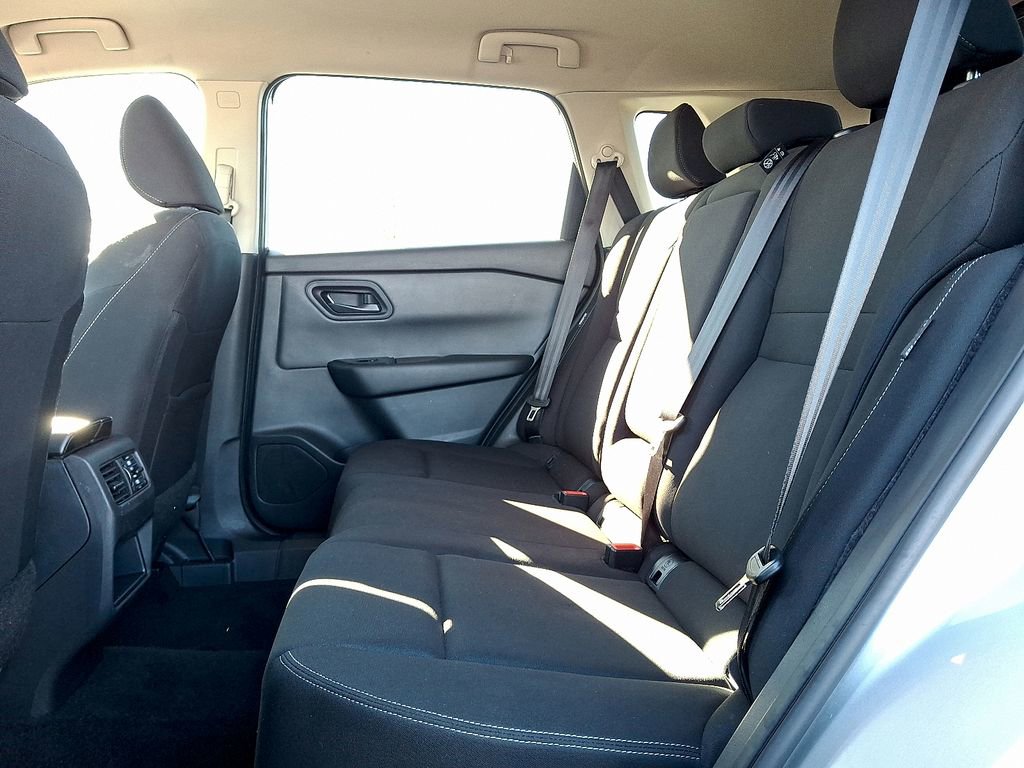 Used 2024 Nissan Rogue S image 10