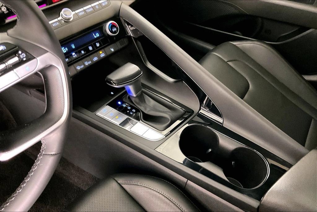 Used 2024 Hyundai Elantra Limited image 19