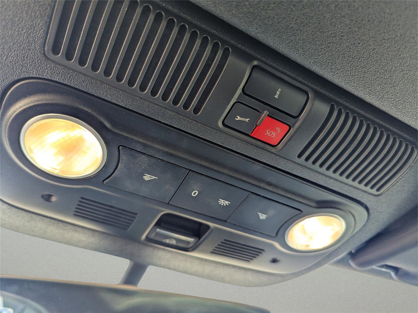 Used 2019 Volkswagen Beetle S image 26