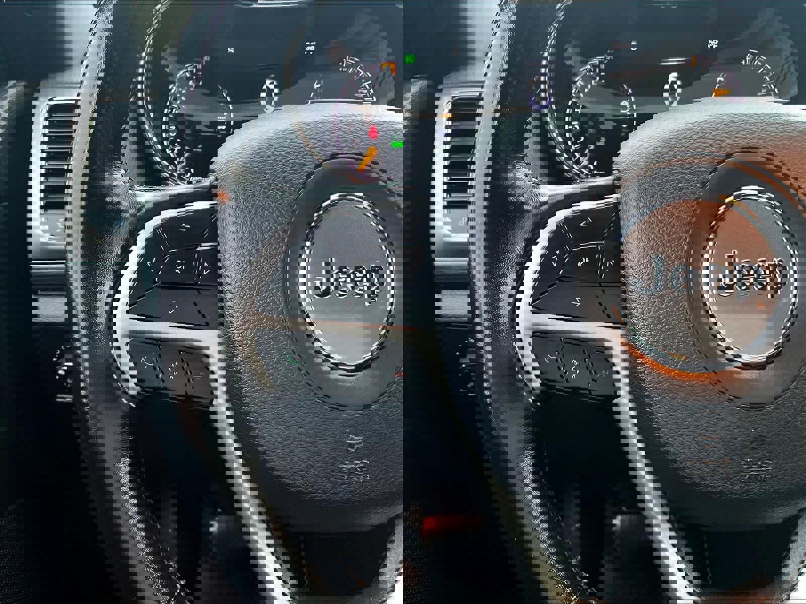 Used 2020 Jeep Grand Cherokee Laredo image 23