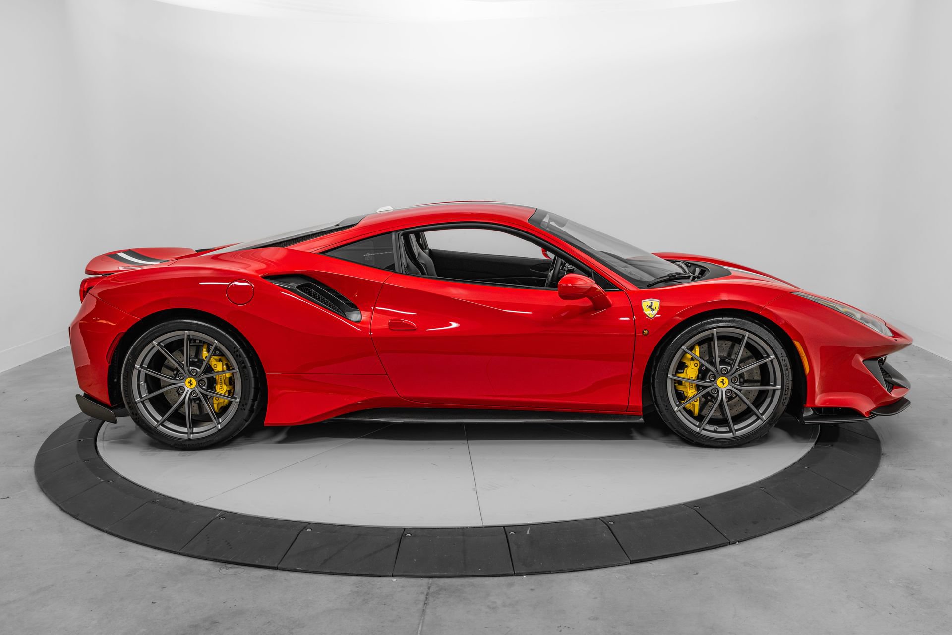 Certified 2020 Ferrari 488 Pista Coupe RWD image 9
