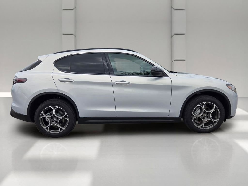 New 2025 Alfa Romeo Stelvio Sprint AWD/4WD image 5