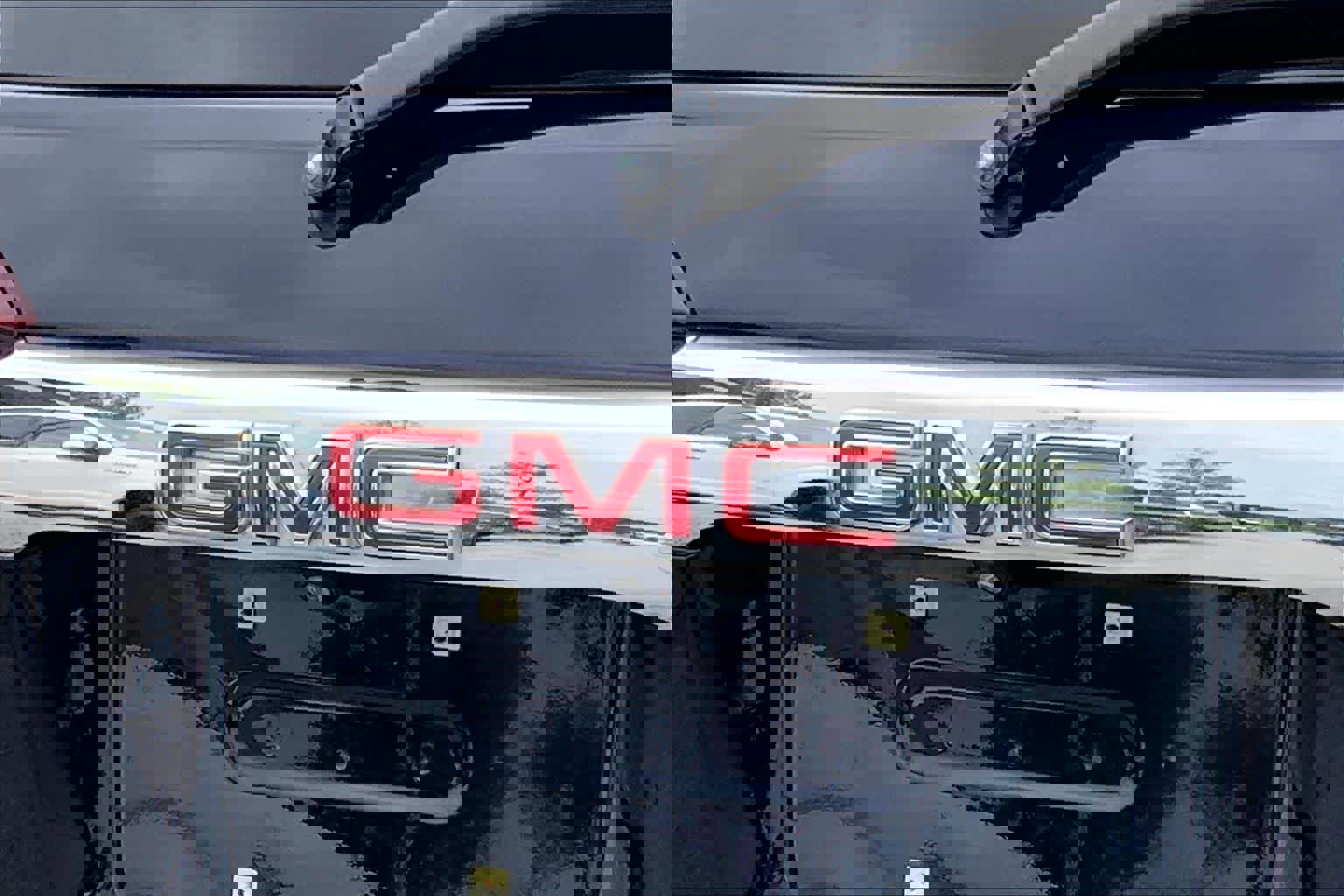 Used 2021 GMC Acadia SLE w/ Driver Convenience Package FWD image 27