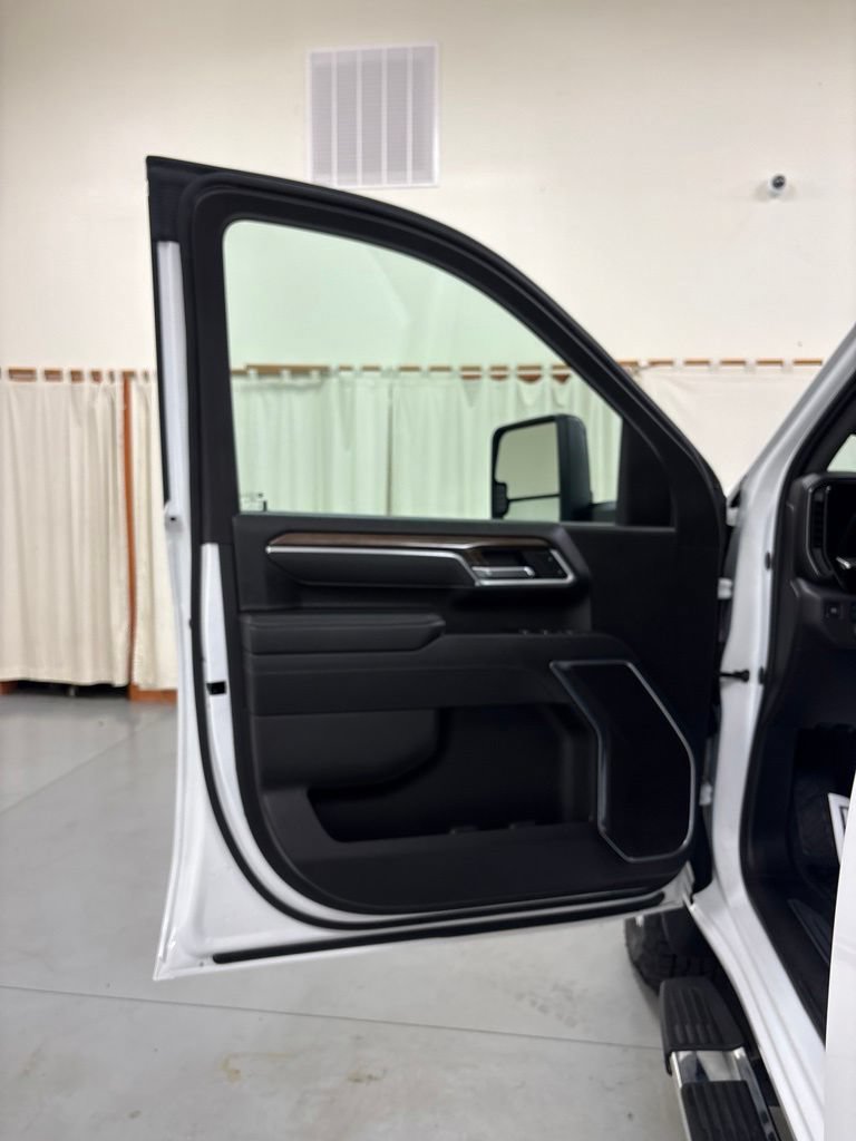 Used 2025 Chevrolet Silverado 2500 LT w/ Convenience Package AWD/4WD image 15