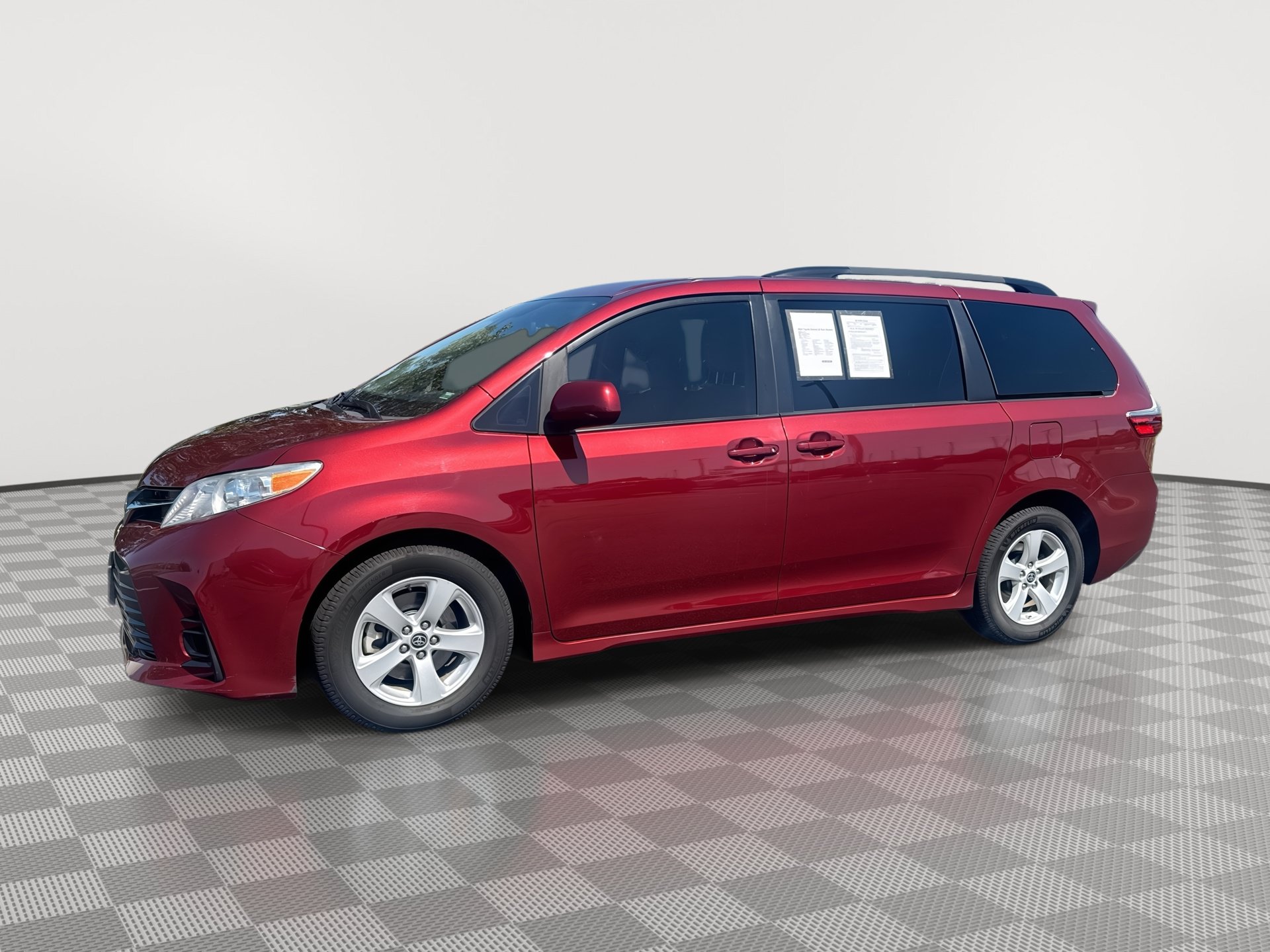 Used 2020 Toyota Sienna LE FWD image 1