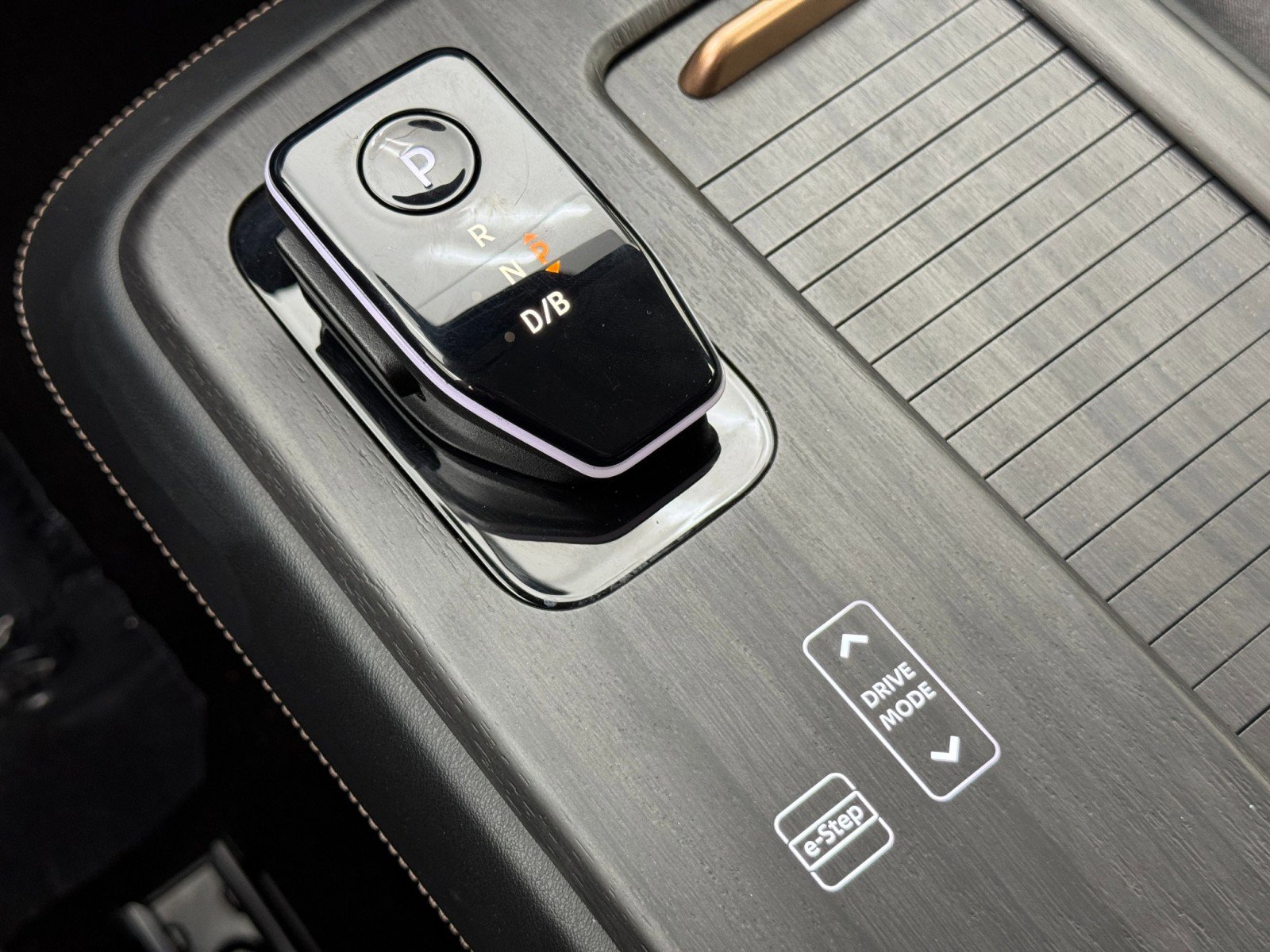 Used 2024 Nissan Ariya FWD image 27