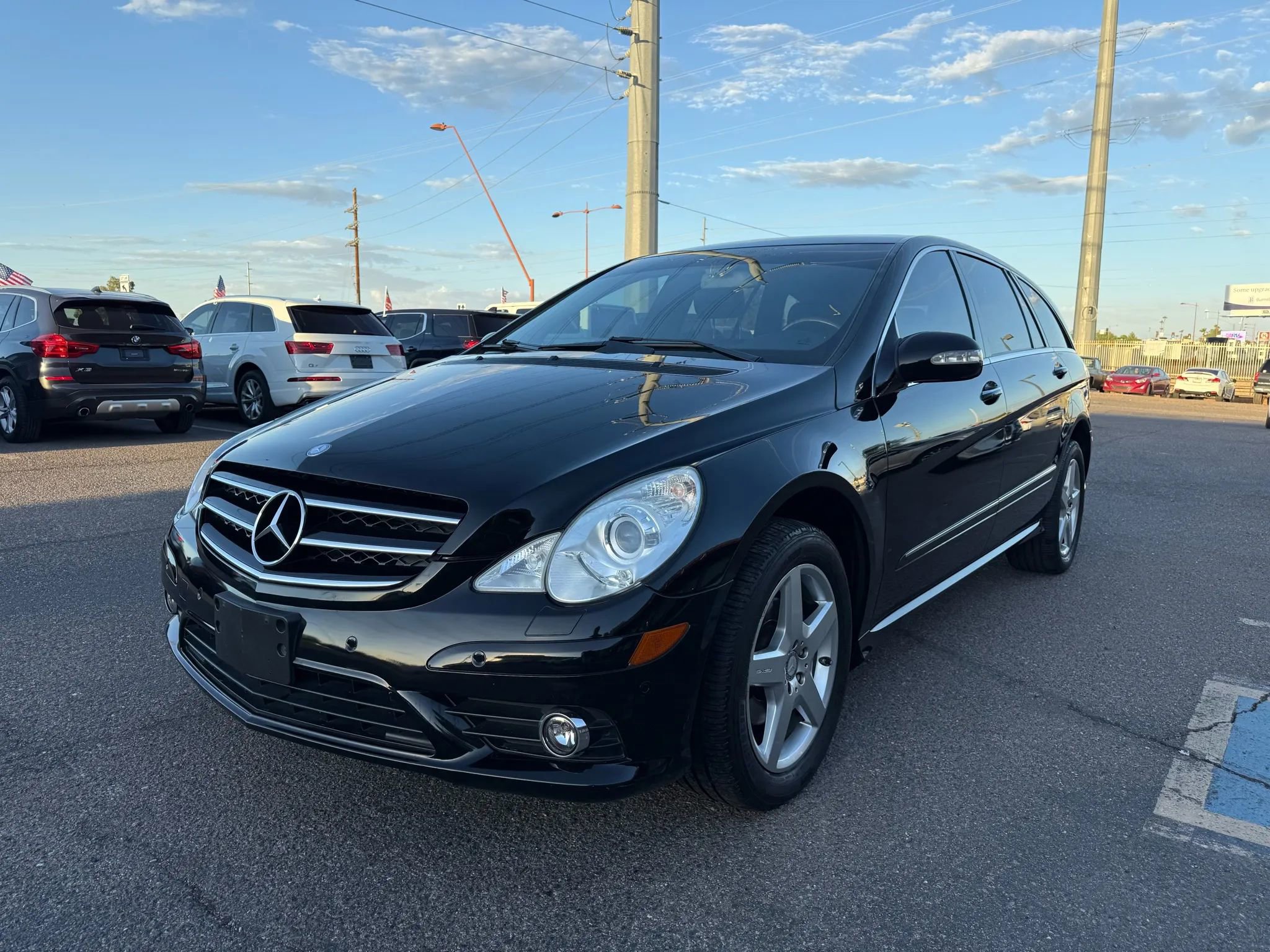 Used 2010 Mercedes-Benz R 350 4MATIC w/ Premium 1 Pkg image 4