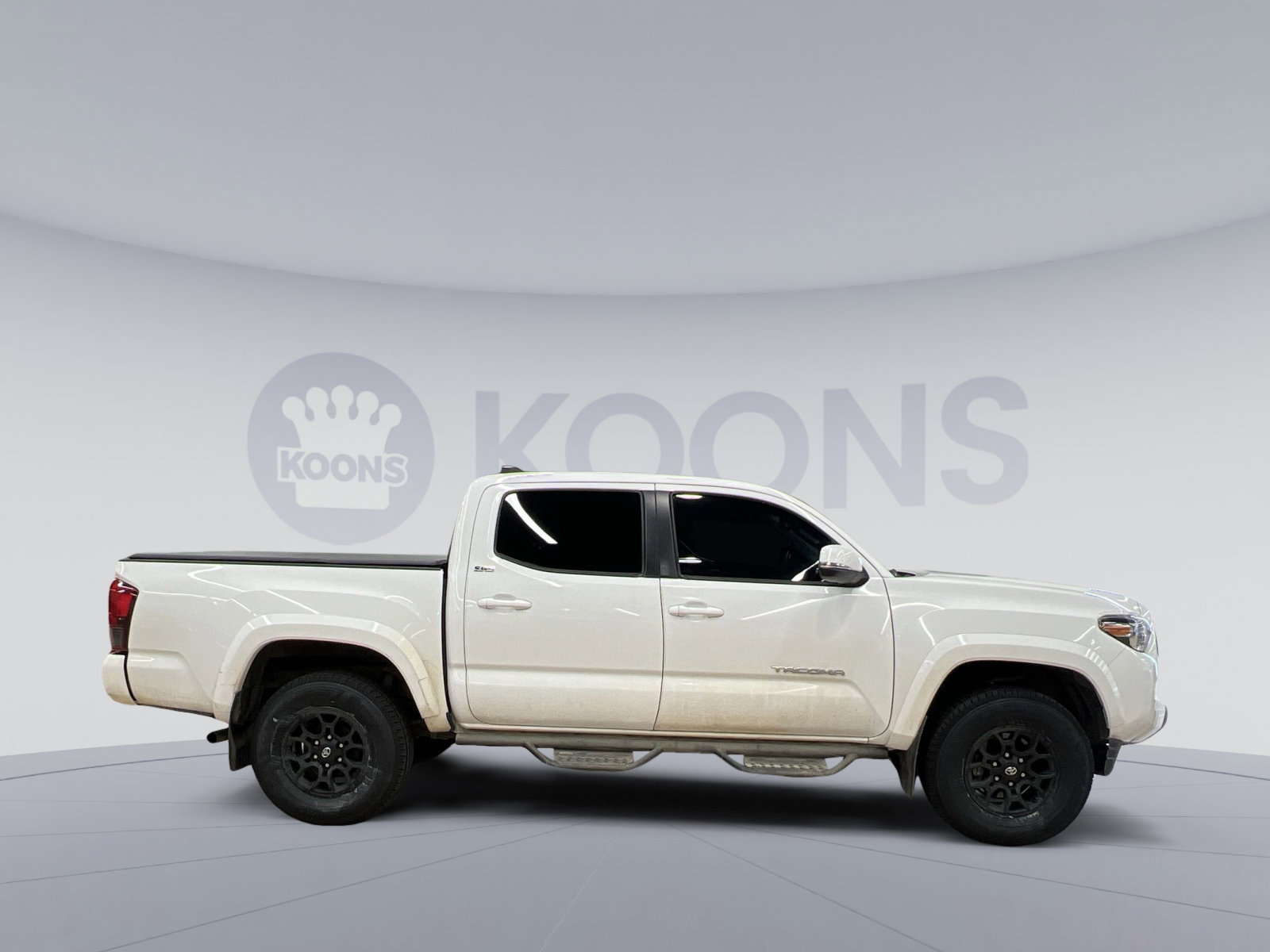 Used 2022 Toyota Tacoma SR5 w/ Technology Package image 5
