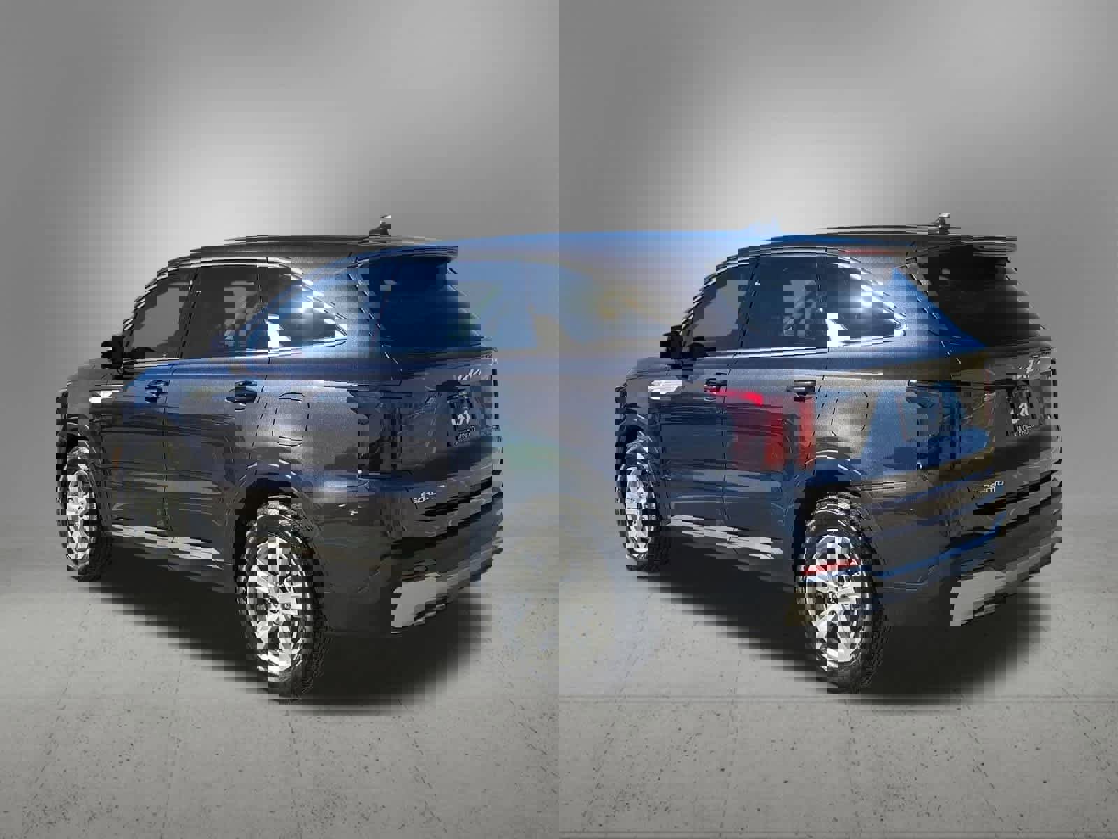 Certified 2025 Kia Sorento LX image 4