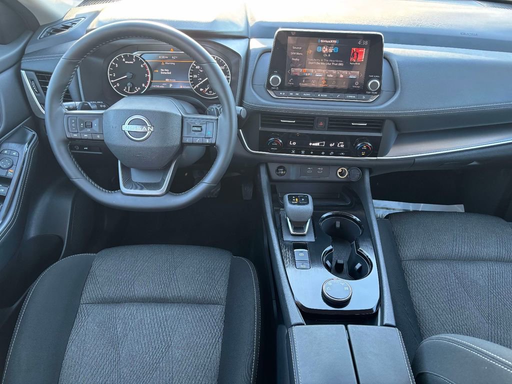 Used 2025 Nissan Rogue SV image 12