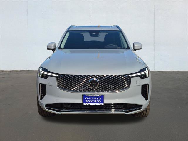 New 2026 Volvo XC90 B5 Plus w/ Protection Package Premier AWD/4WD image 4