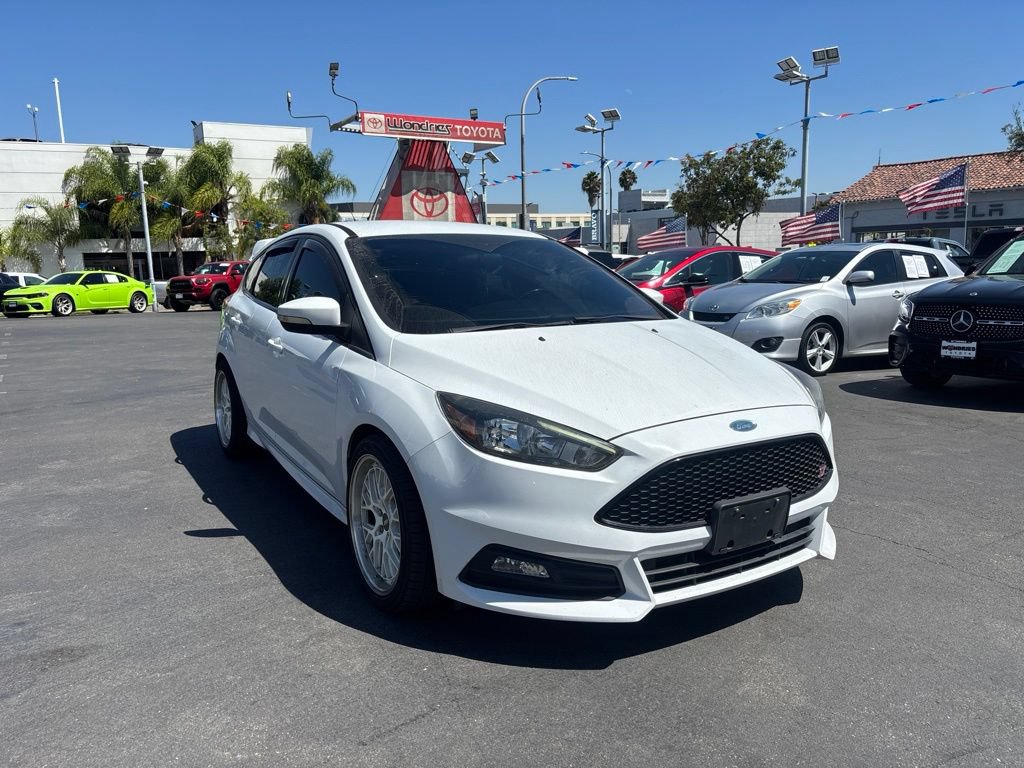 Used 2018 Ford Focus ST FWD image 2