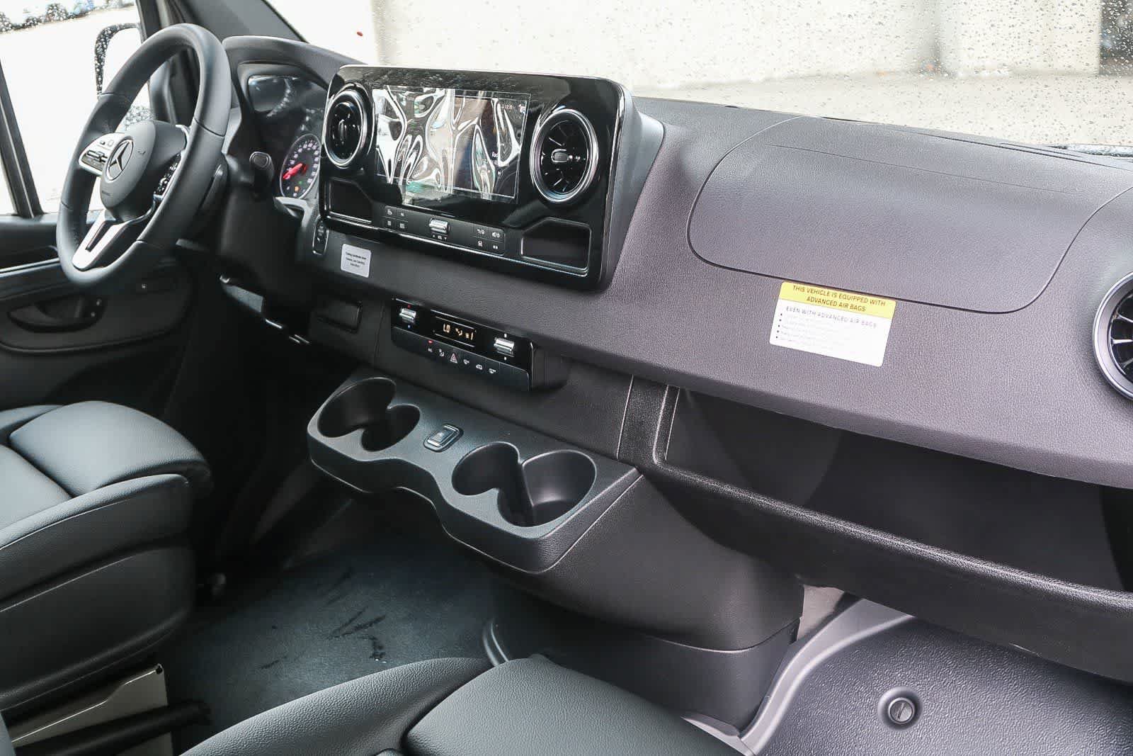 Used 2024 Mercedes-Benz Sprinter 2500 image 13